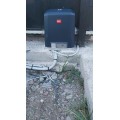 Μοτέρ συρόμενης αυλόπορτας / γκαραζόπορτας έως 600 Kg DEIMOS AC A600 SL DN 230V (1 μηχανισμό DEIMOS AC A600, προειδοποιητικό φάρο με κεραία, 1 σετ φωτοκύτταρα,2 τηλεχειριστήρια) BFT